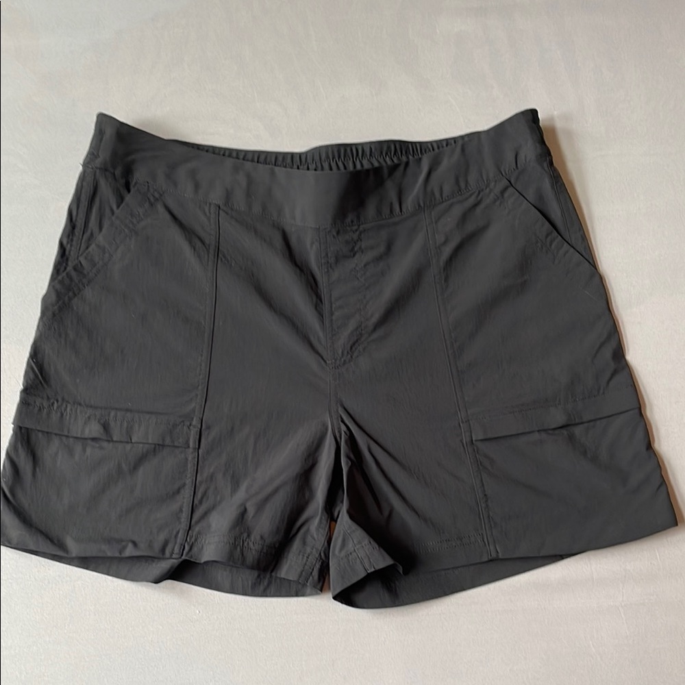 REI Co-op Women’s Black Hiking Shorts 5”- Medium
